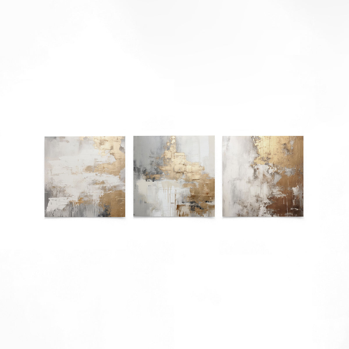 Drie vierkante posters met aardetinten abstract op een gebroken witte achtergrond