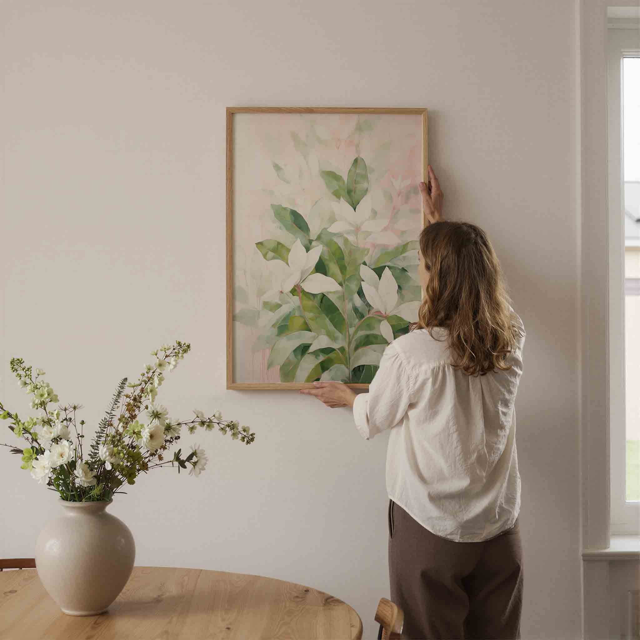 Witte bloemen en groene bladeren Poster