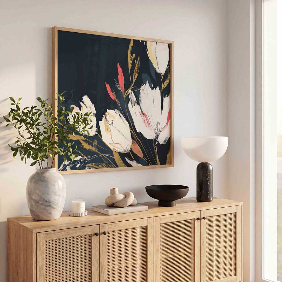 Witte bloemen op donkere achtergrond Poster