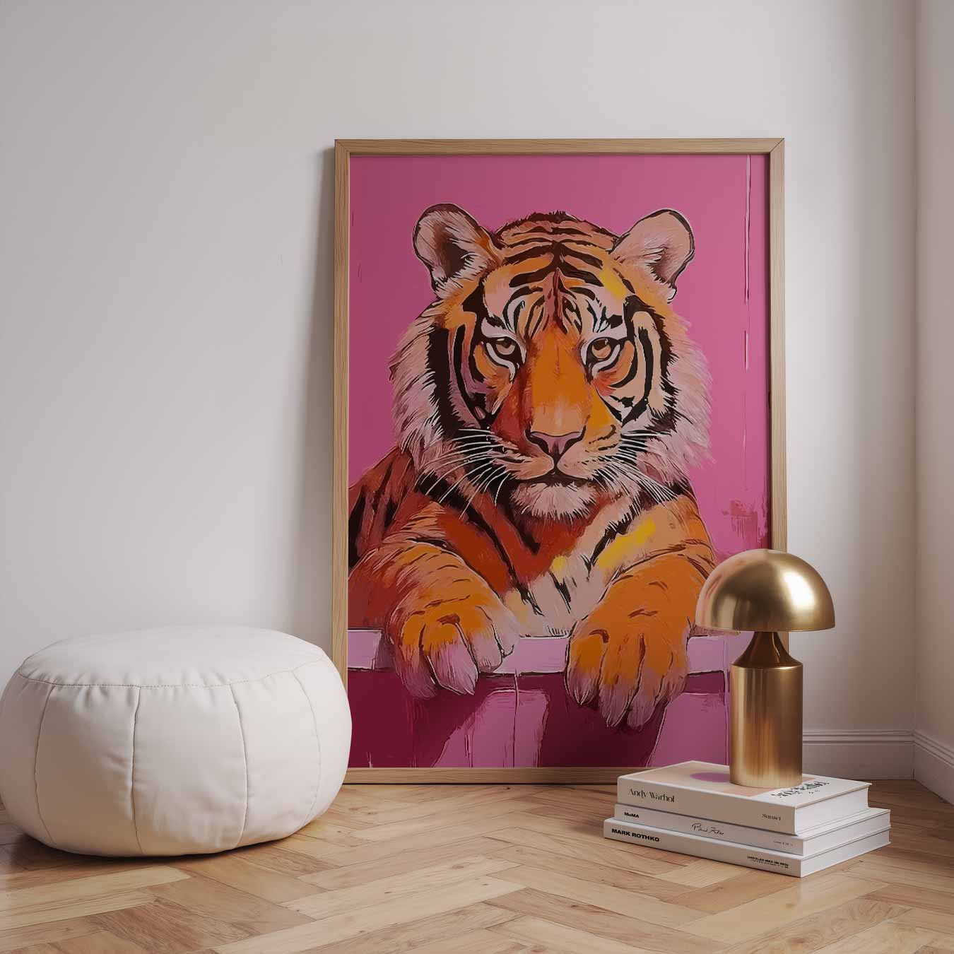 Exotische Tijger in Stijlvolle Roze Badkamer Poster-WallArtistic