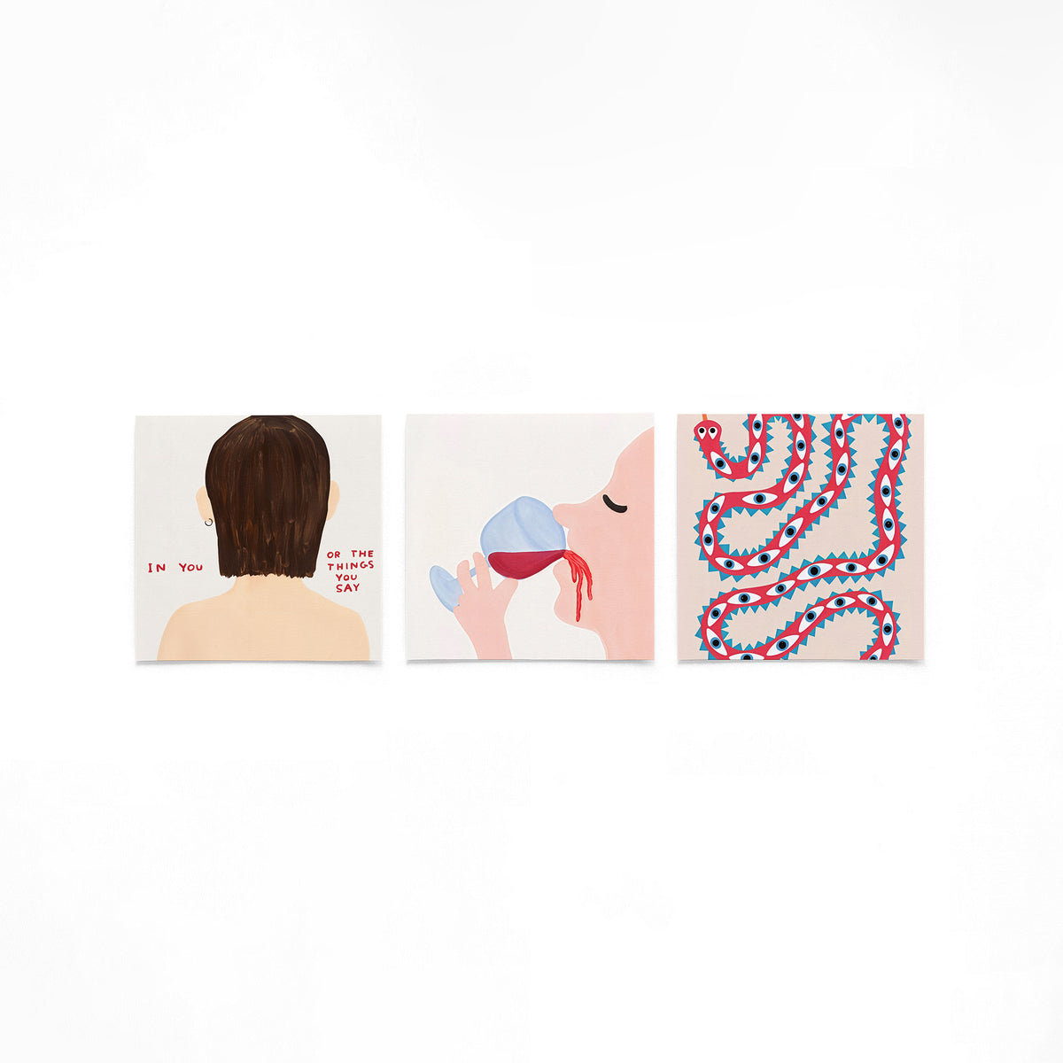 Drie vierkante posters met vrouw en speelse beelden op een gebroken witte achtergrond