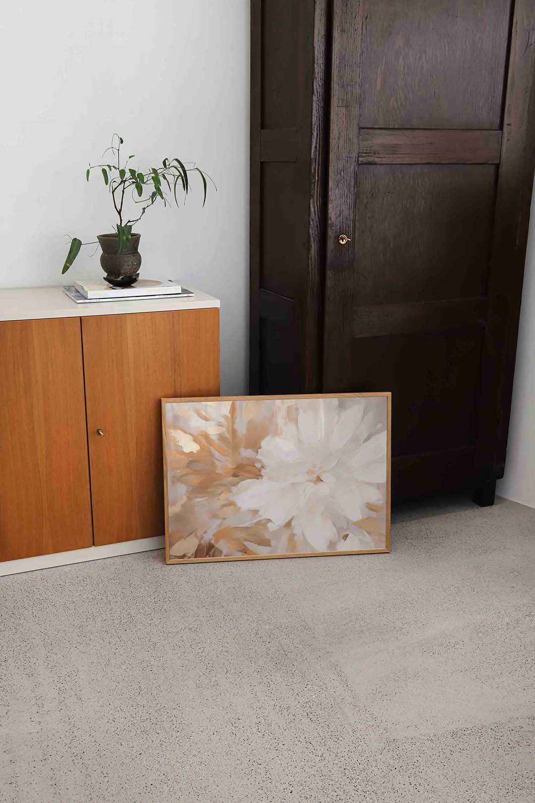 Bloemmotief in beige Poster