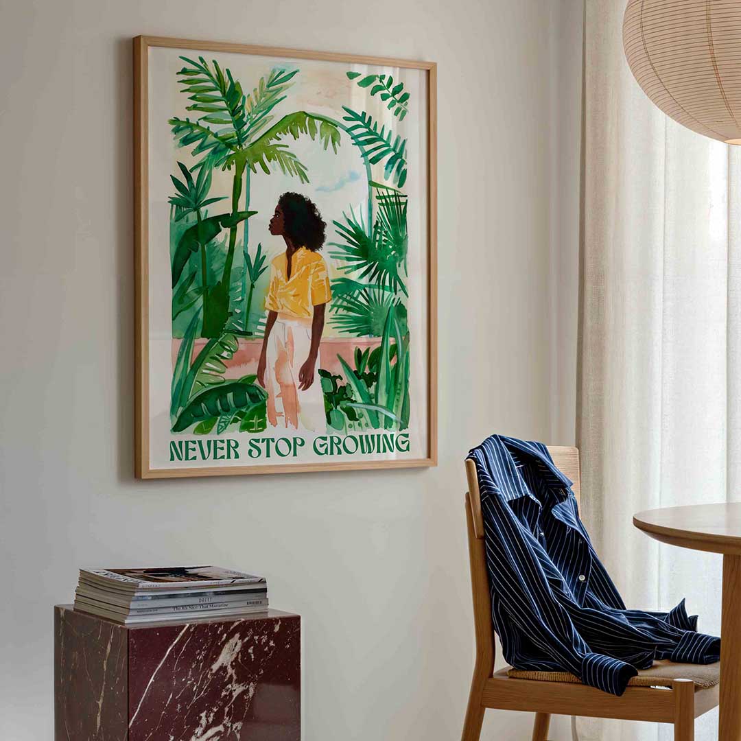 Vrouw tussen groene bladeren Poster
