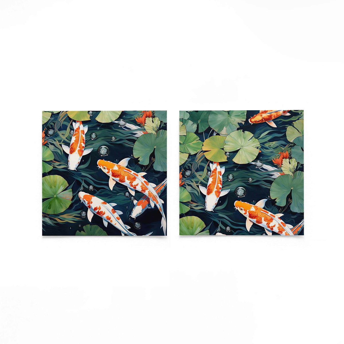 Twee vierkante posters met koi en waterlelies op een gebroken witte achtergrond