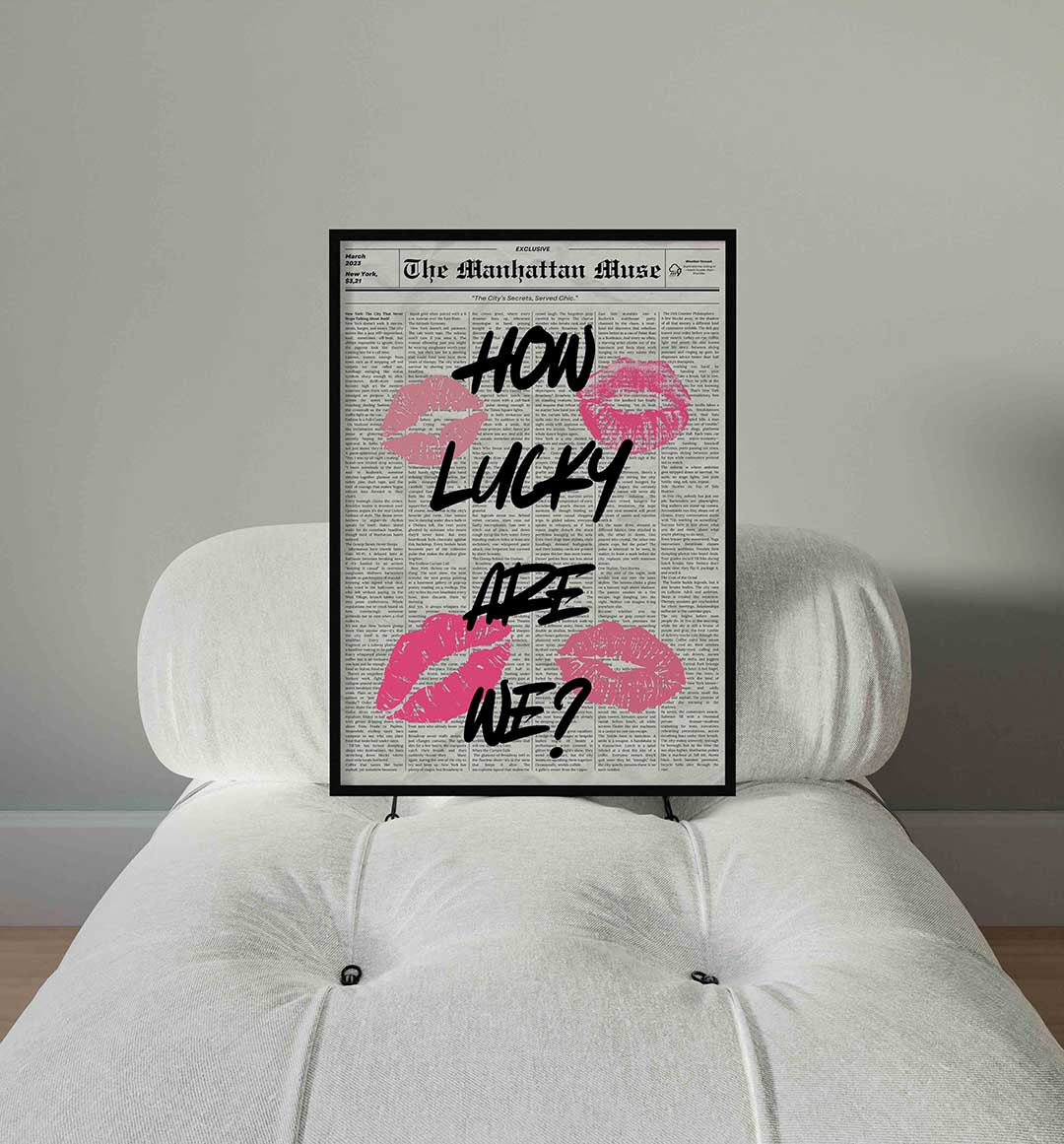 Krantenpagina met tekst en lipafdrukken Poster
