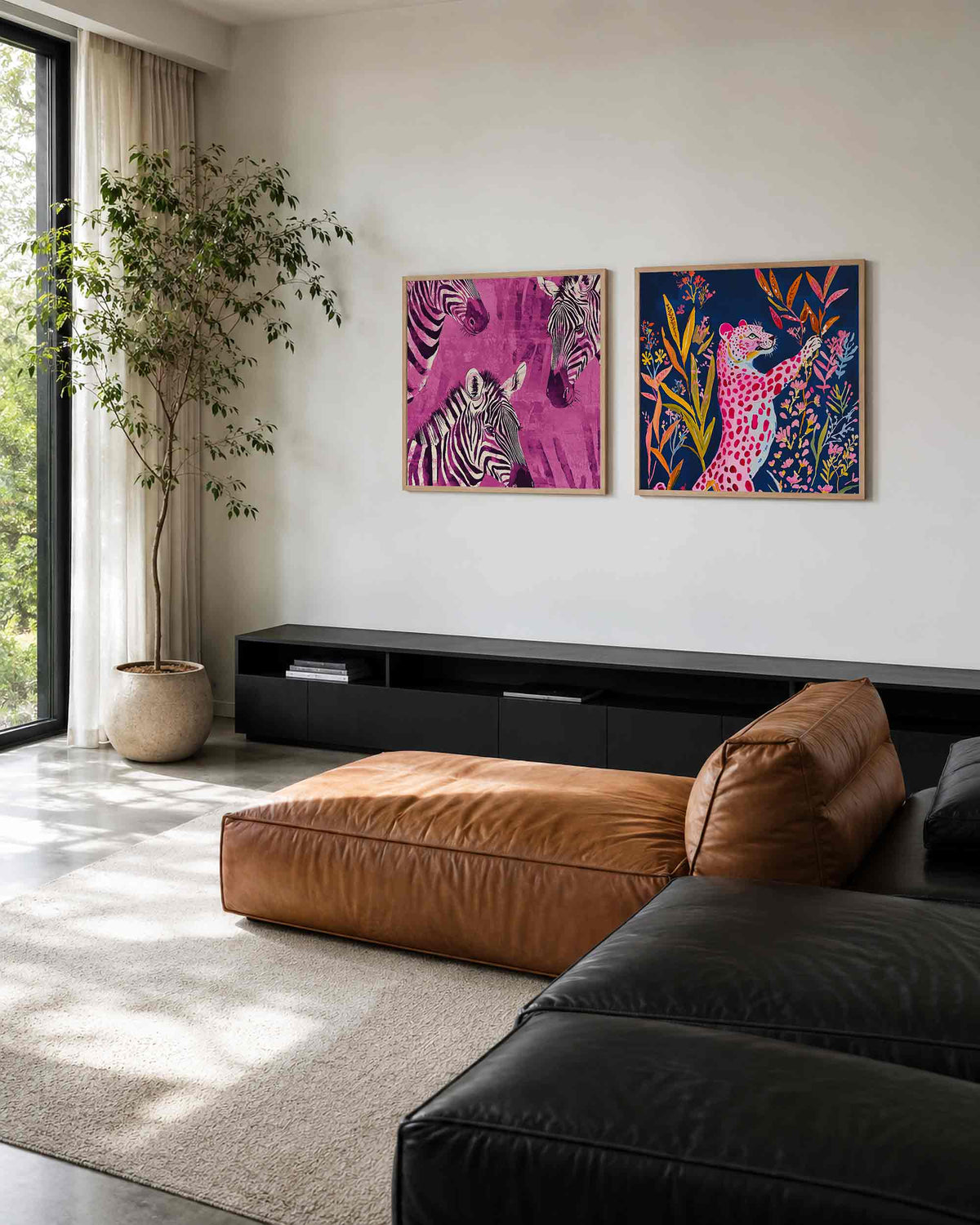Interieurpresentatie van een tweedelige vierkante posterset met zebra en panter