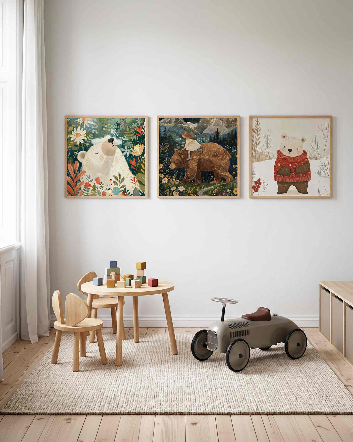 Interieurpresentatie van een driedelige vierkante posterset met bosdieren en beer