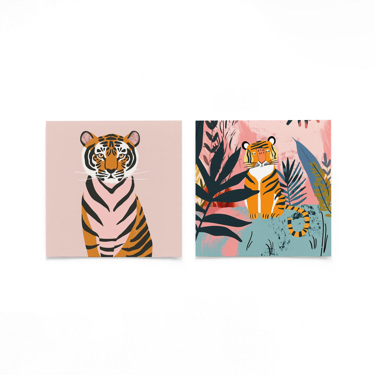 Twee vierkante posters met tijgers in roze tinten op een gebroken witte achtergrond