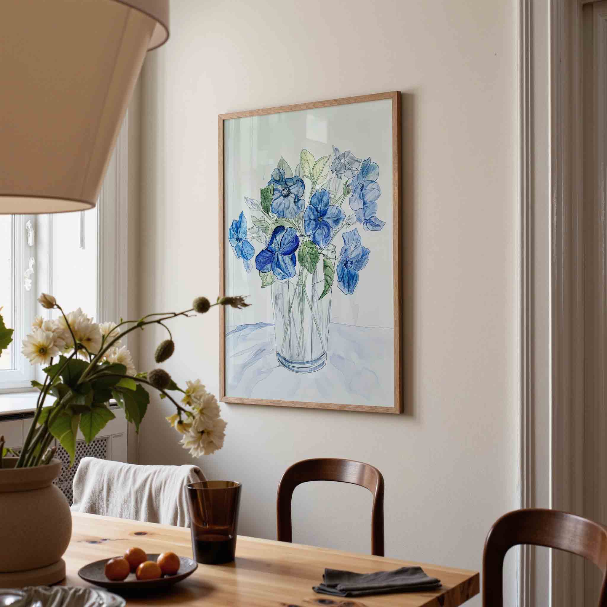 Blauwe bloemen in vaas Poster