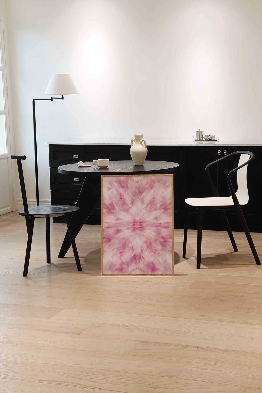 Symmetrische roze bloem Poster