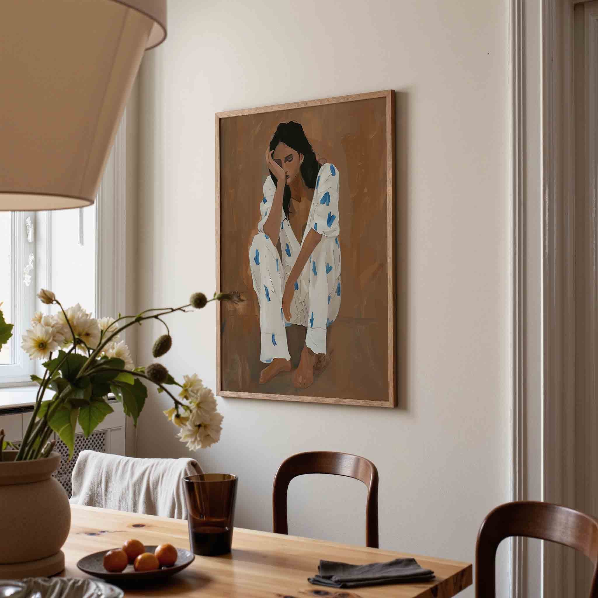 Zittende figuur met blauwe accenten Poster