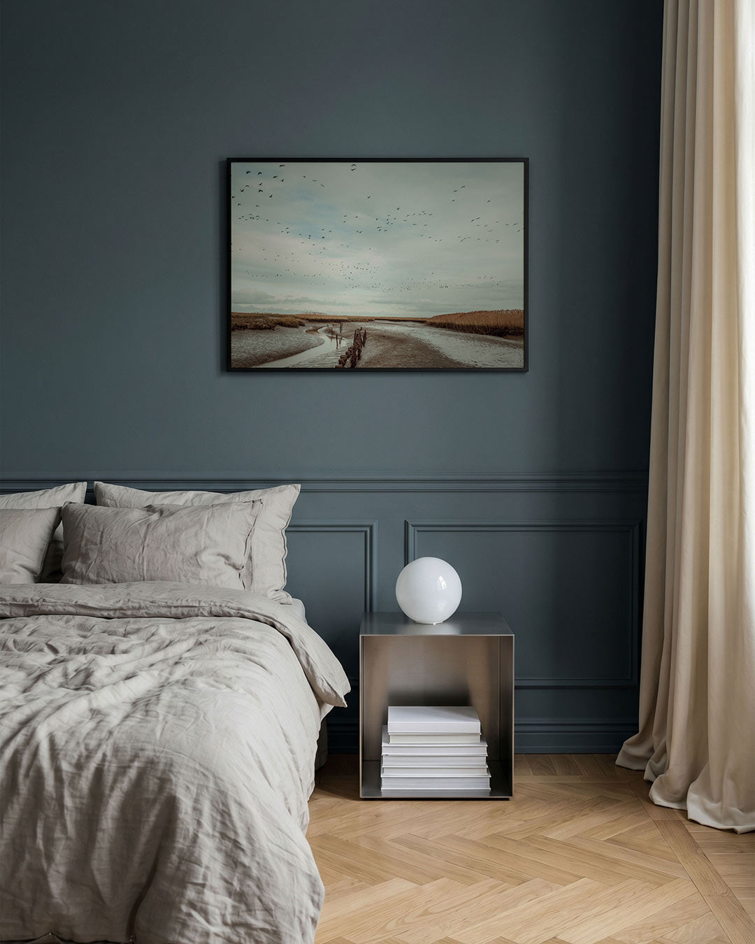 Vogels boven landschap Poster