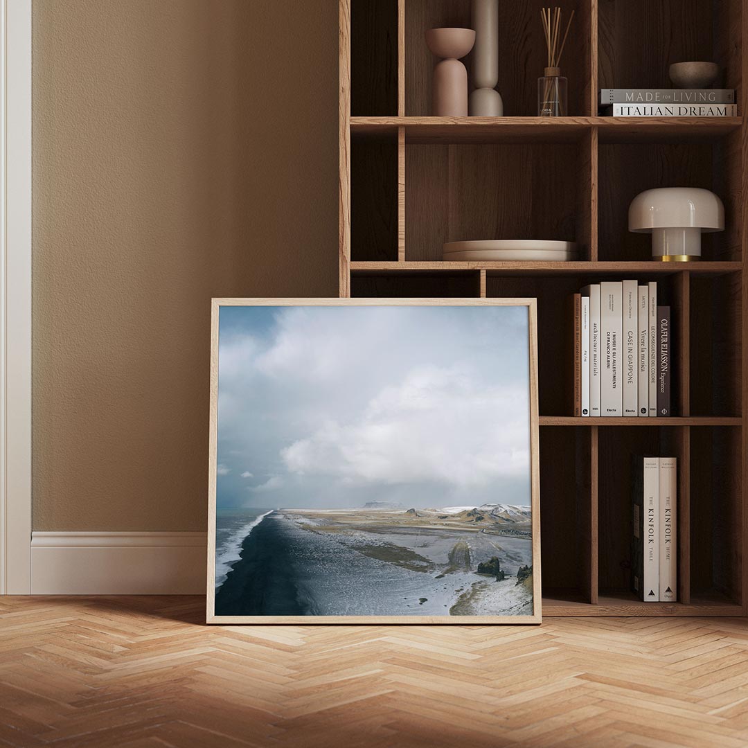 Kustlandschap met wolken Poster