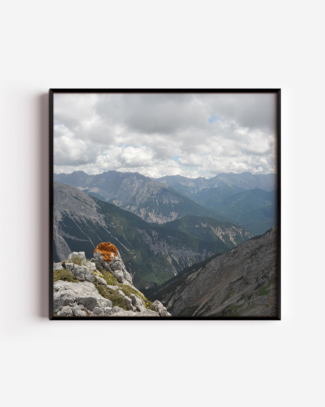 Berglandschap met wolken Poster