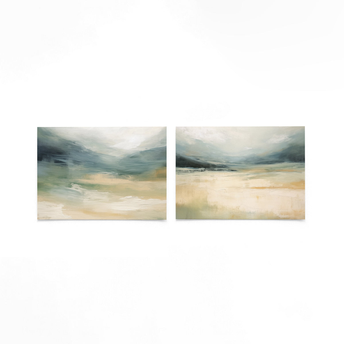 Twee liggende posters met zachte overgangen van blauw en beige op een gebroken witte achtergrond