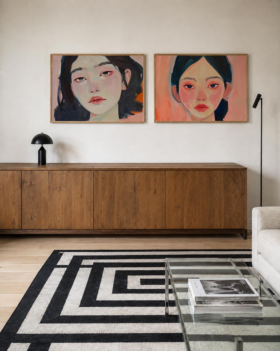 Tweedelige posterset met donkere tinten en een rustige visuele opbouw, getoond in een interieur