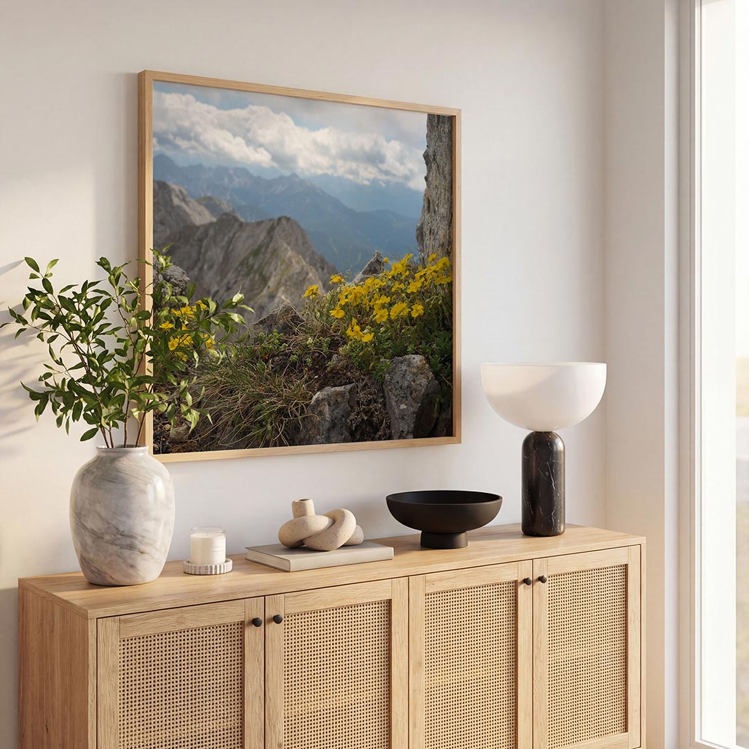 Berglandschap met bloemen Poster