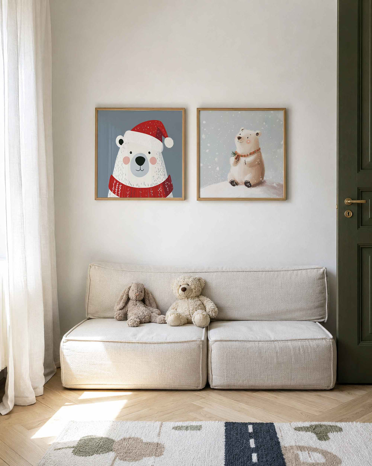 Interieurpresentatie van een tweedelige vierkante posterset met kerstbeer en ijsbeer