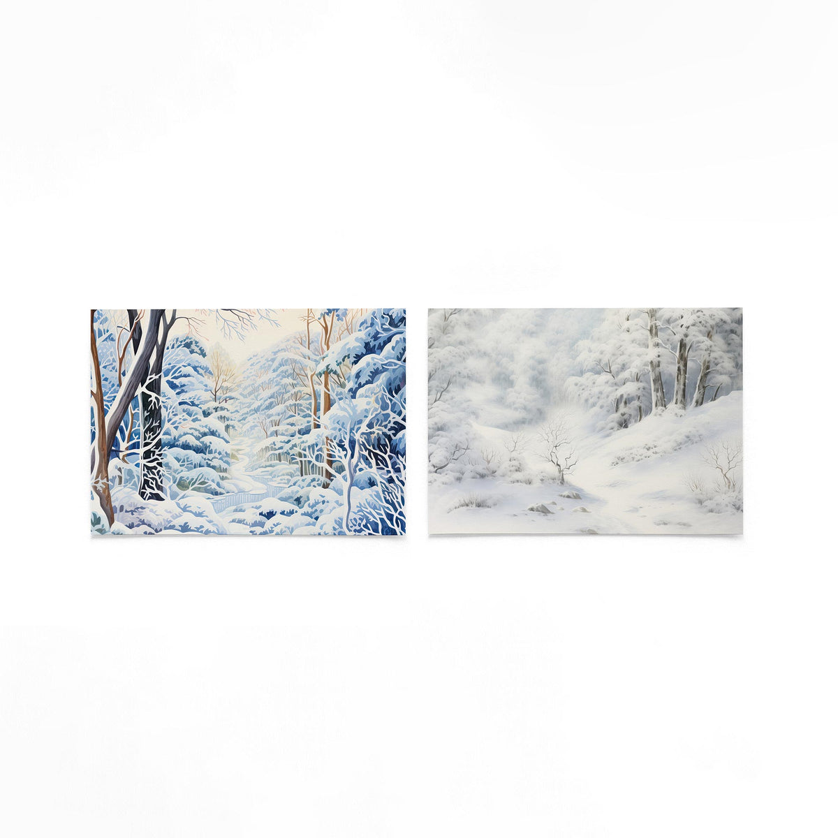 Twee liggende posters met een serene winterlandschap met golvende sneeuwbedekte bomen op een gebroken witte achtergrond