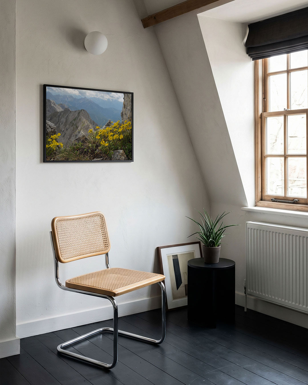 Berglandschap met bloemen Poster