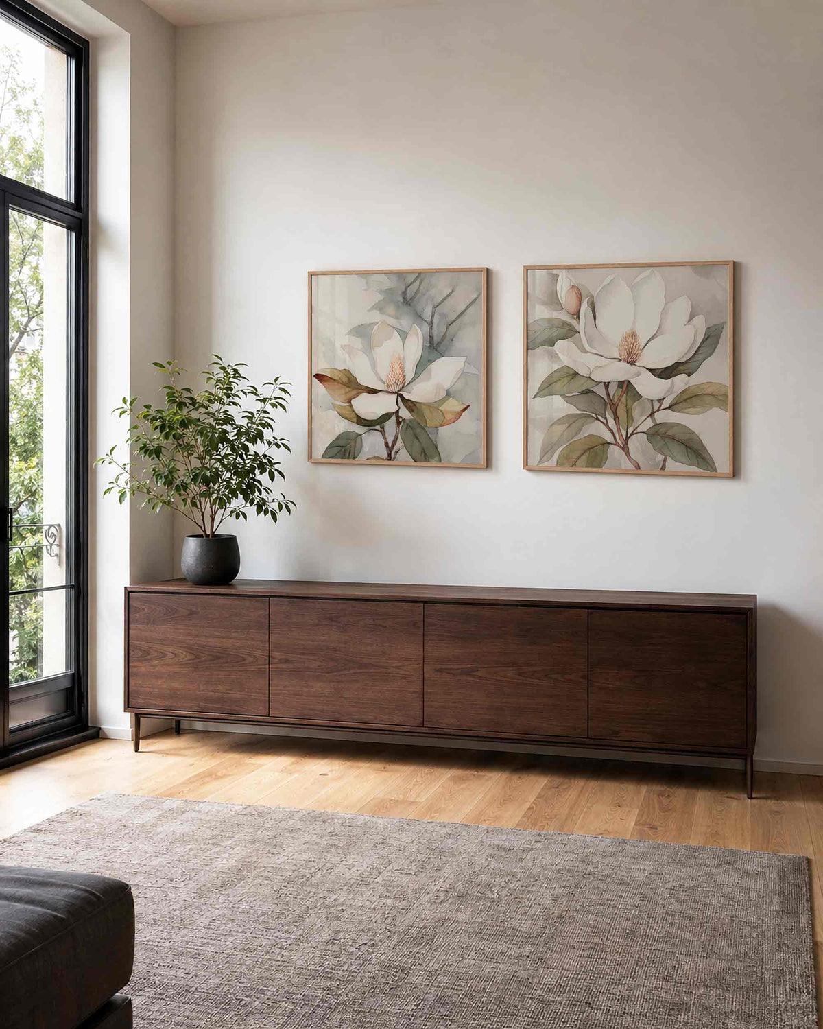 Interieurpresentatie van een tweedelige vierkante posterset met magnolia bloemen