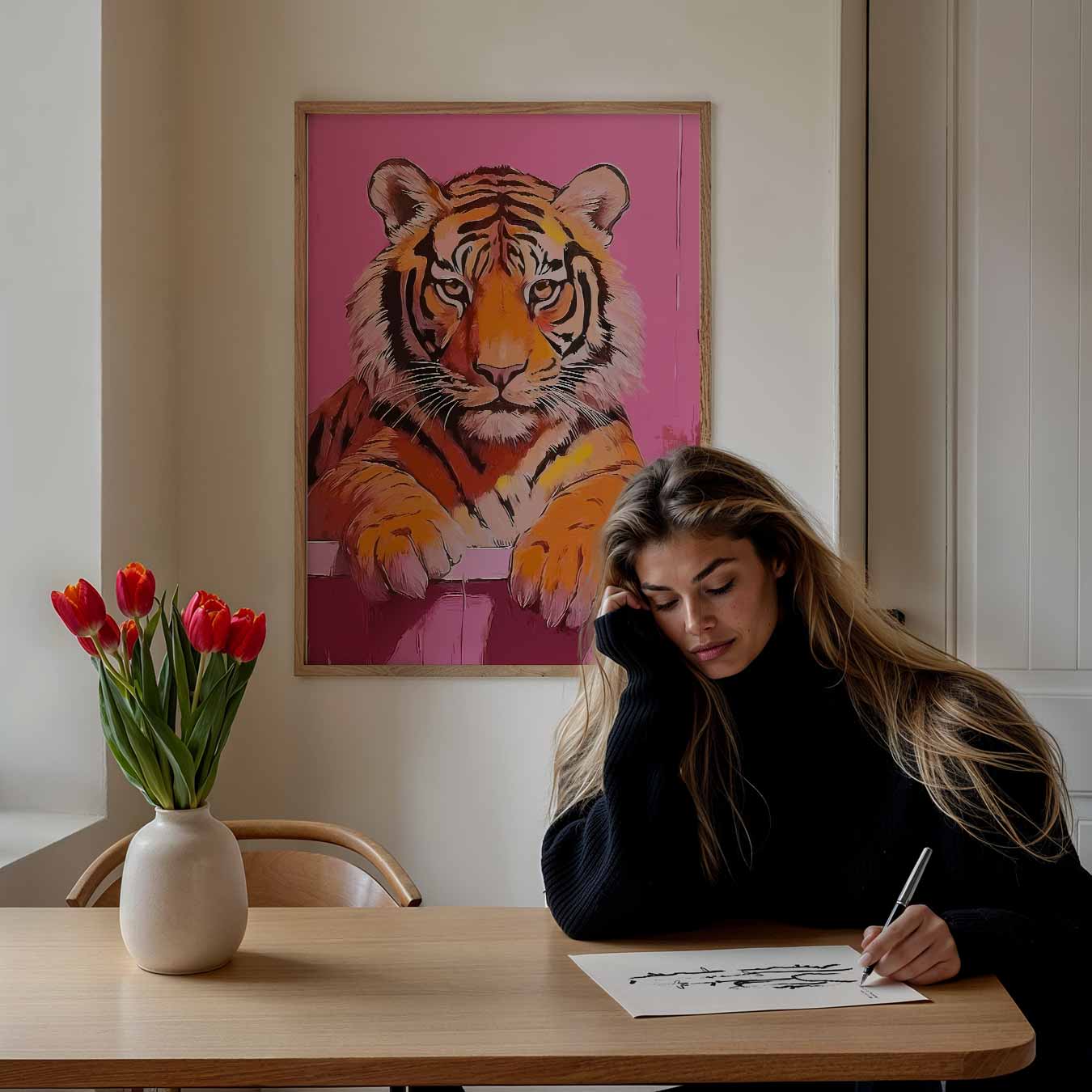 Exotische Tijger in Stijlvolle Roze Badkamer Poster-WallArtistic