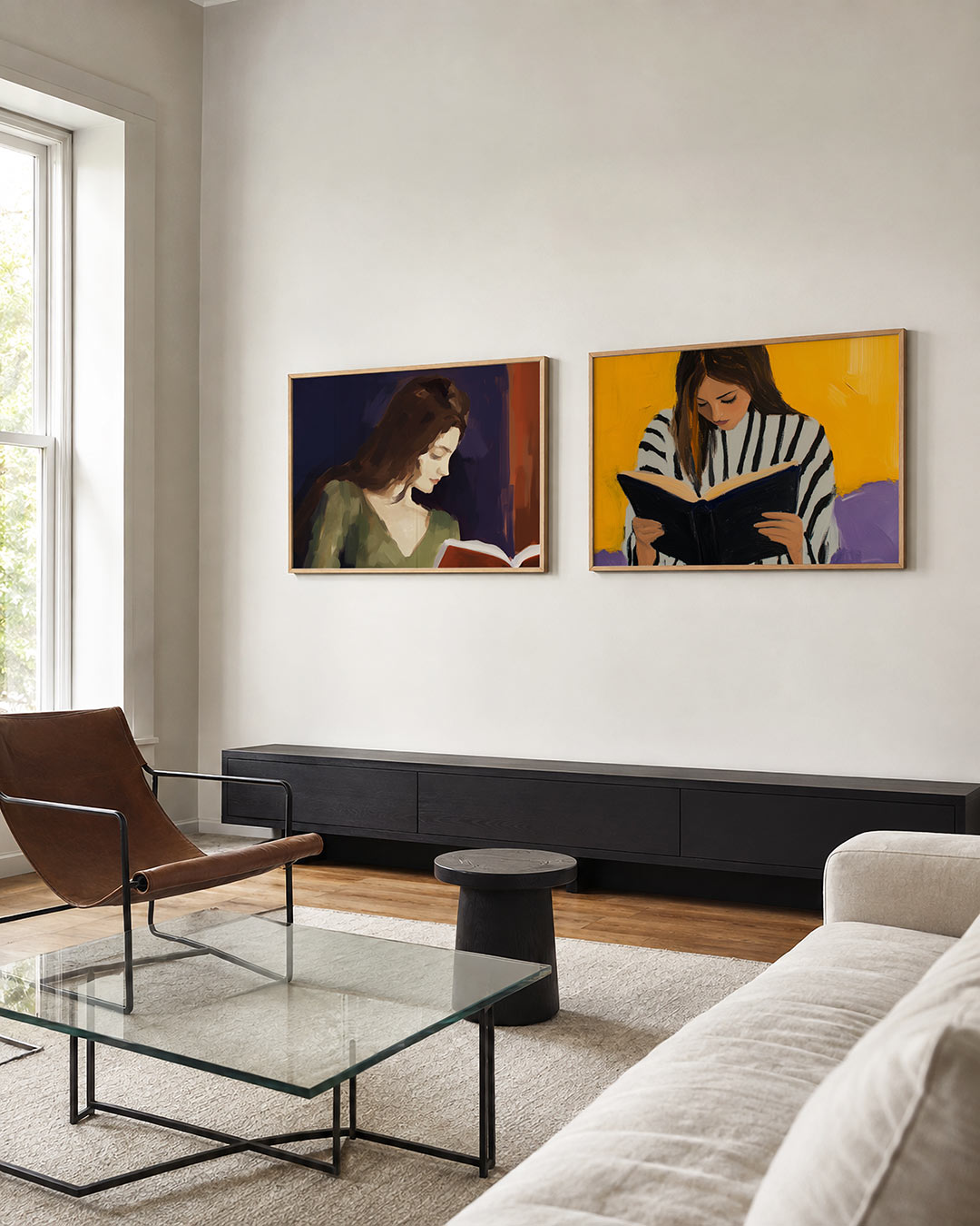 Twee liggende posters met donkere tinten en een rustige visuele opbouw, aan de muur in een interieur