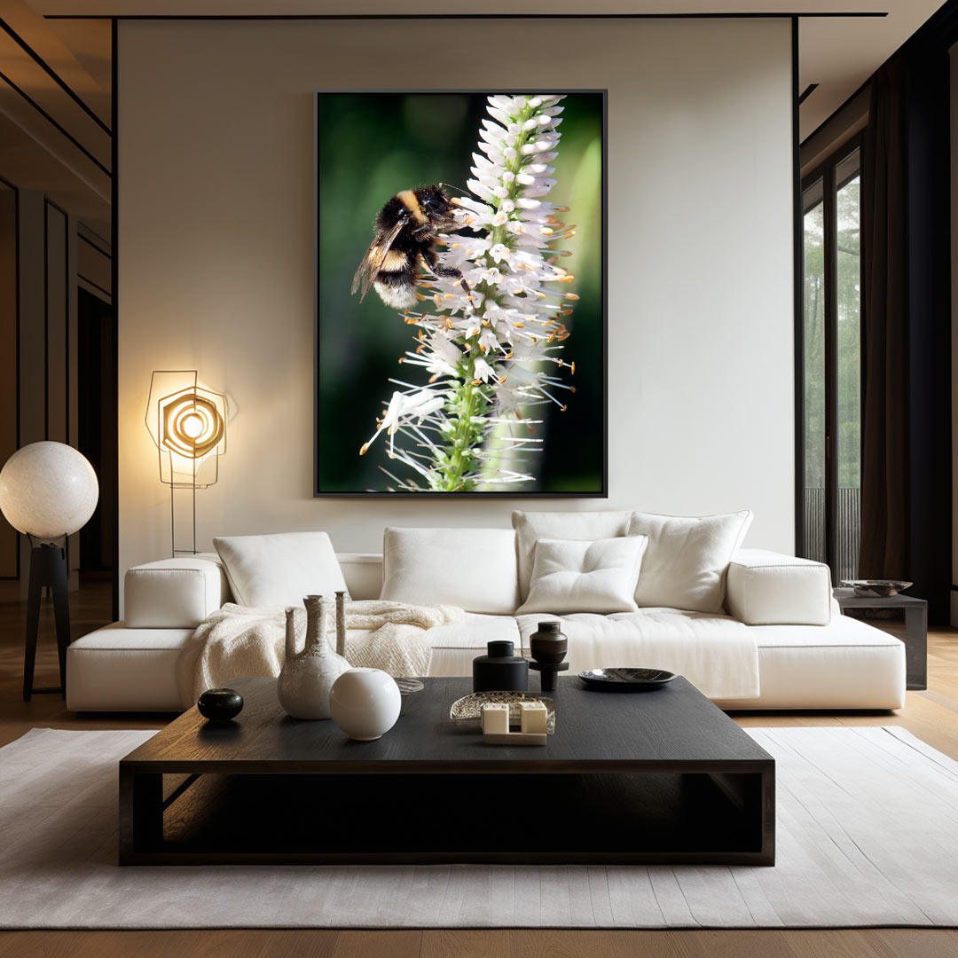 Vrolijke Hommel op Bloem Poster-WallArtistic