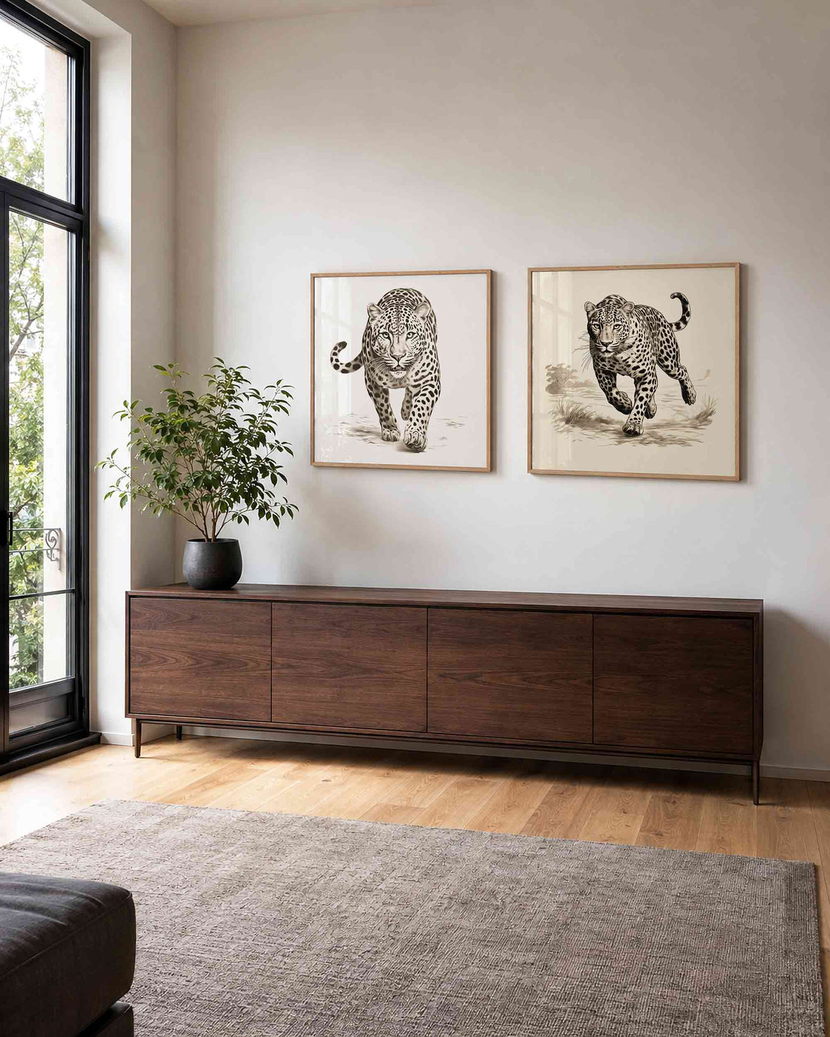Interieurpresentatie van een tweedelige vierkante posterset met luipaarden