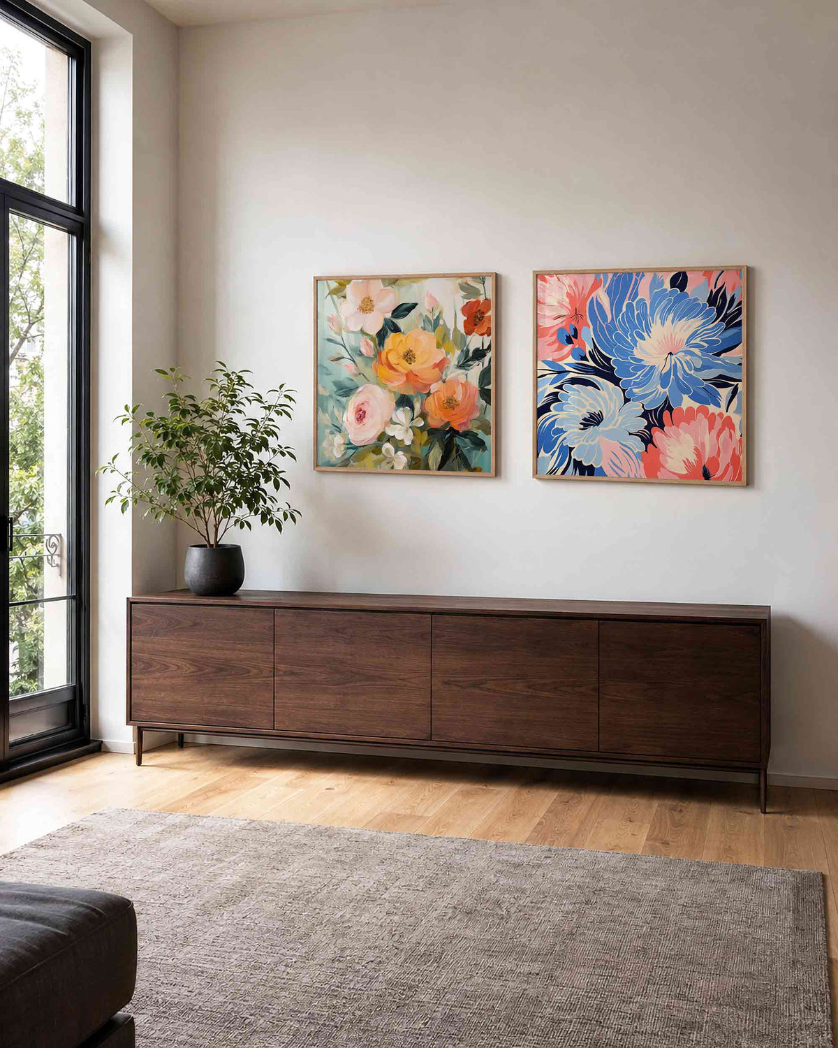 Interieurpresentatie van een tweedelige vierkante posterset met bloemenzee
