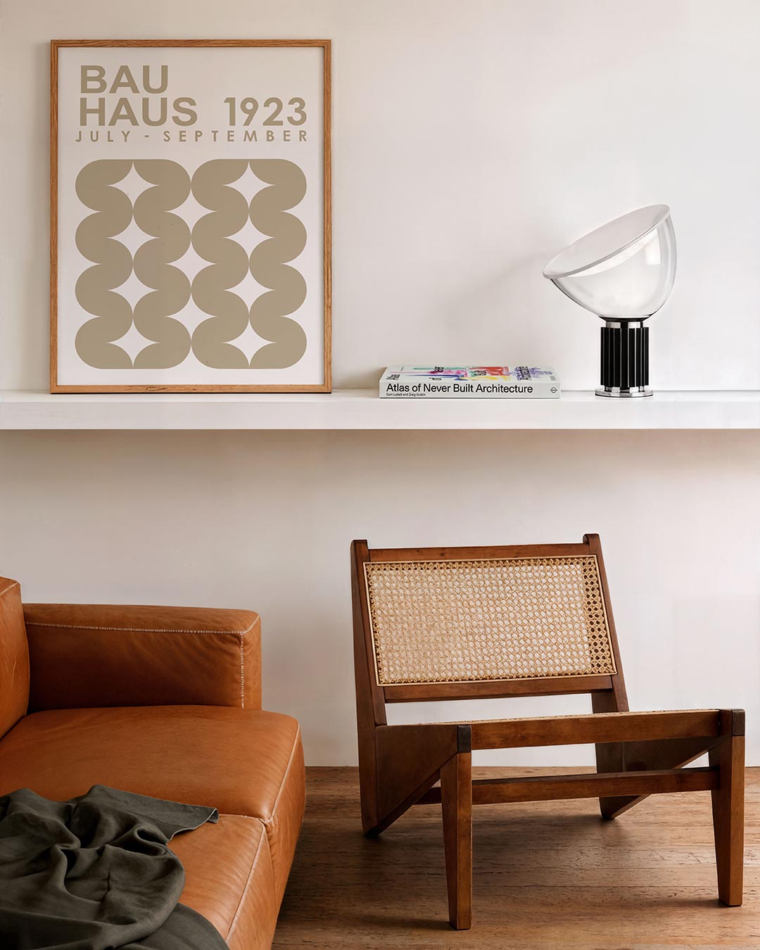 Grafische compositie met tekst en patronen