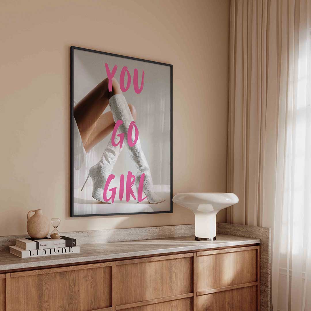 Witte laarzen en roze tekst Poster