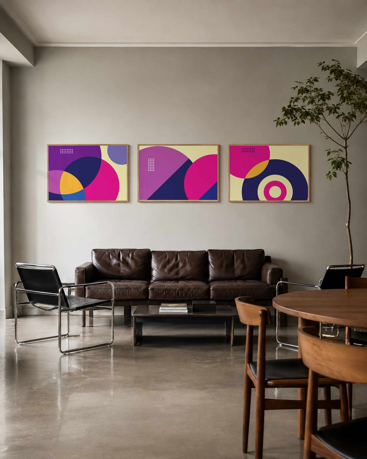 Interieurmockup van drieluik landscape-posterset met cirkels in krachtige kleuren
