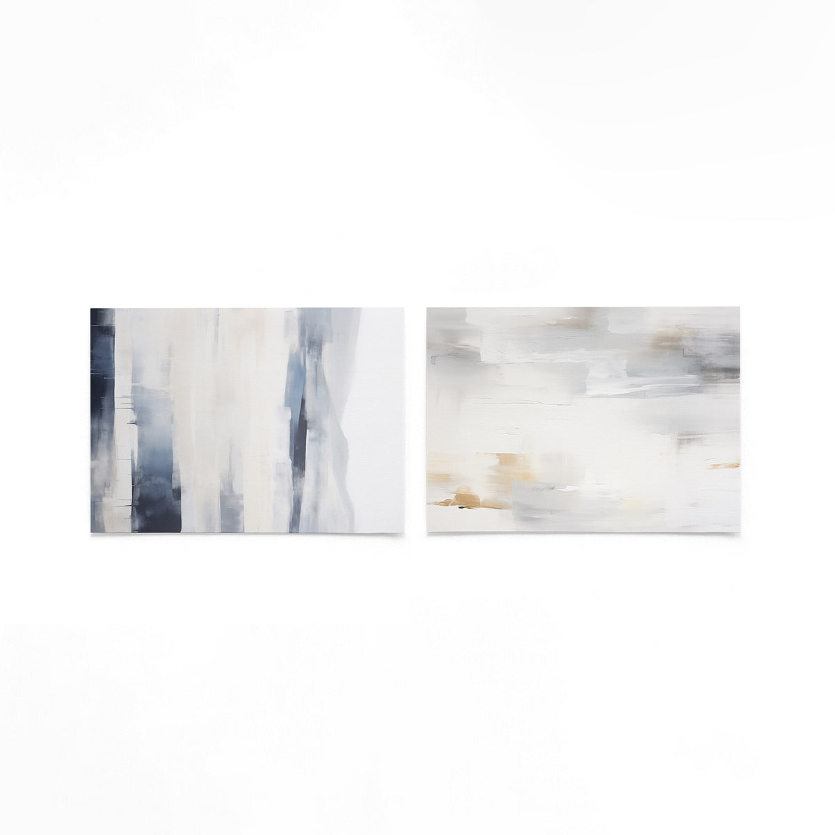Twee liggende posters met een spel van verticale kleurvlakken in grijs en wit op een gebroken witte achtergrond