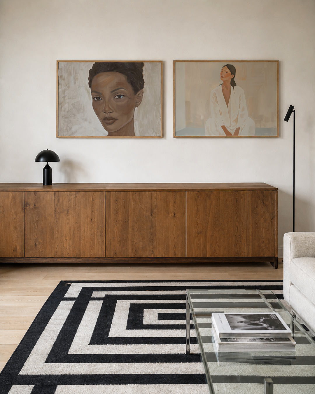 Twee liggende posters met donkere tinten en een rustige visuele opbouw, aan de muur in een interieur