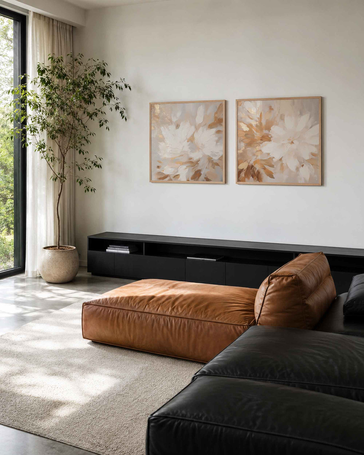 Interieurpresentatie van een tweedelige vierkante posterset met witte bloesems