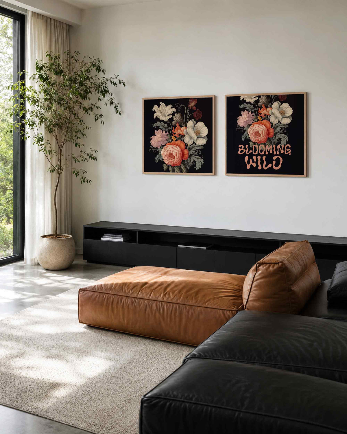 Interieurpresentatie van een tweedelige vierkante posterset met bloemen en tekst
