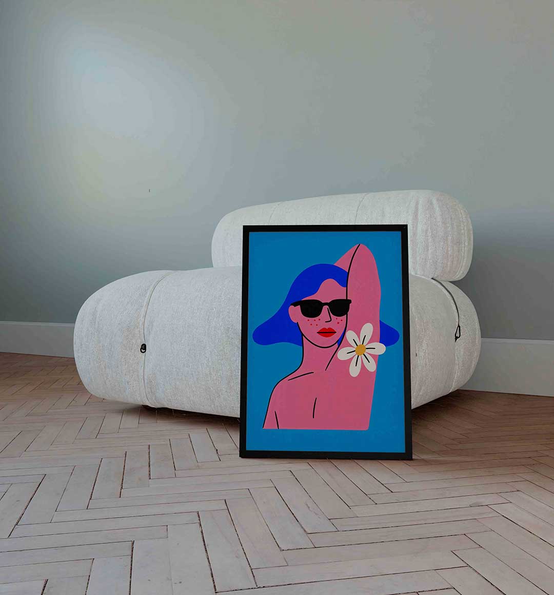 Vrouw met zonnebril en bloem Poster