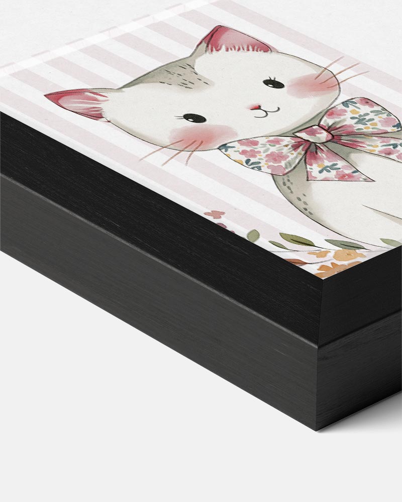 Schattige Kattenposter met Bloemenstrik Poster-WallArtistic