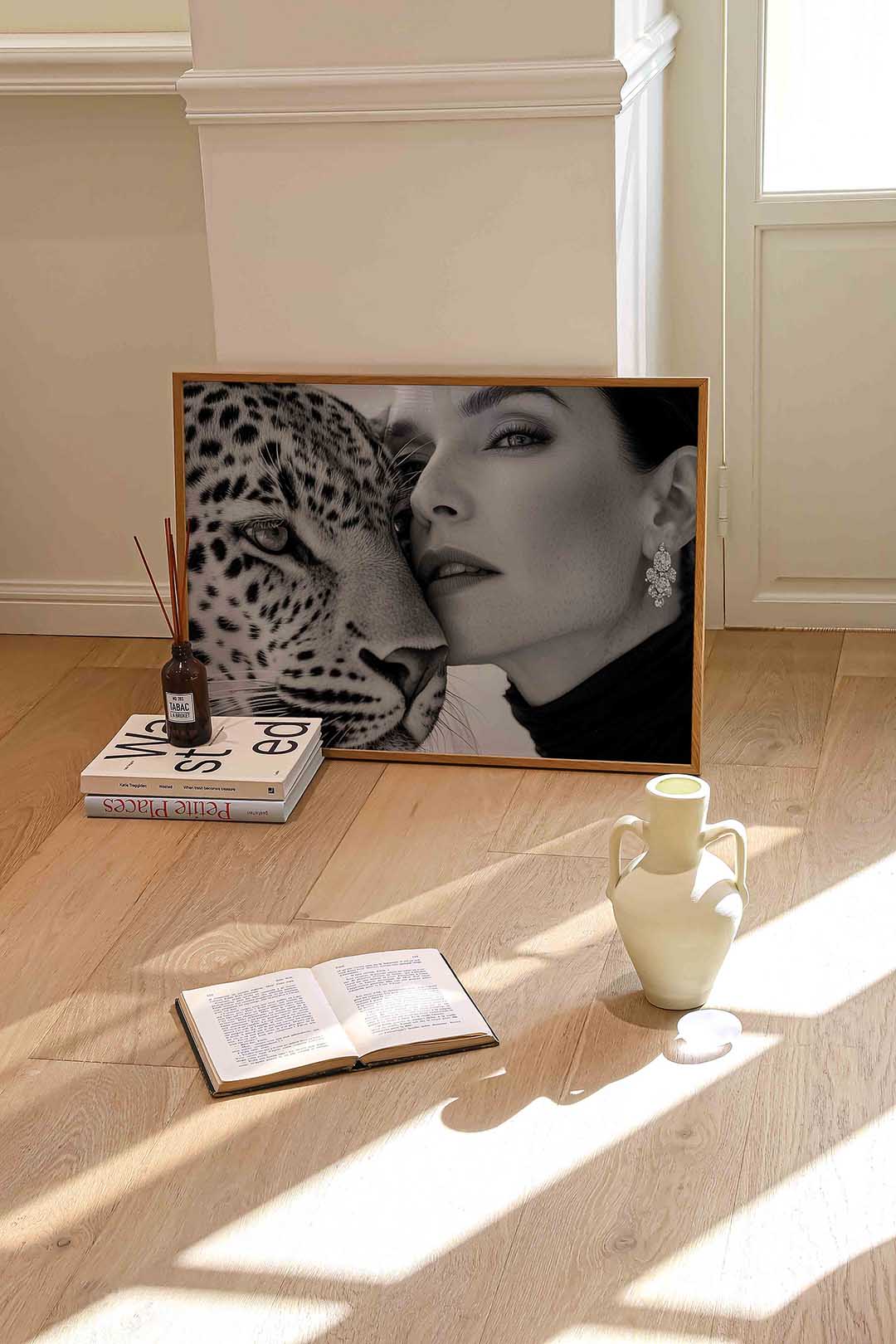 Portret van vrouw en luipaard Poster