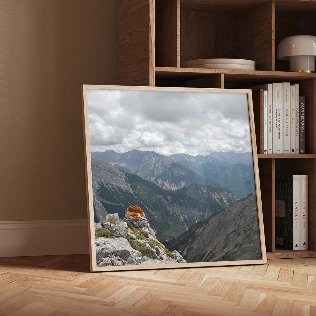 Berglandschap met wolken Poster