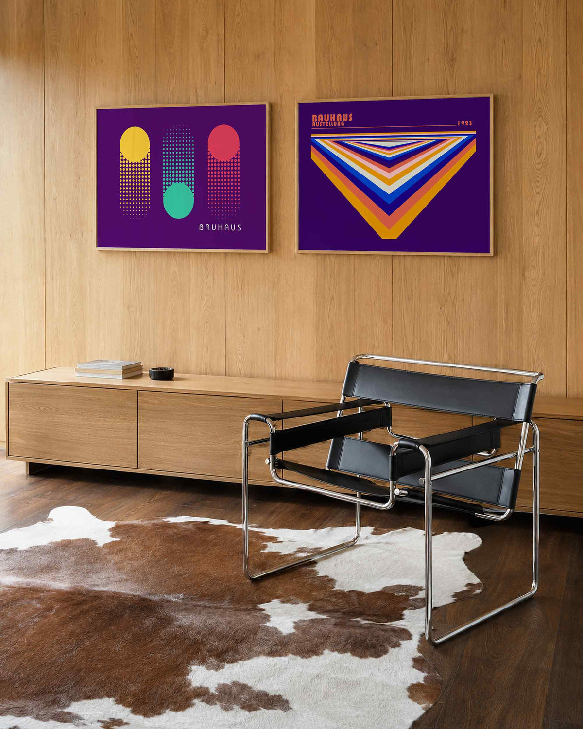 Interieurmockup van tweedelige landscape-posterset met stippen en v vormige banen