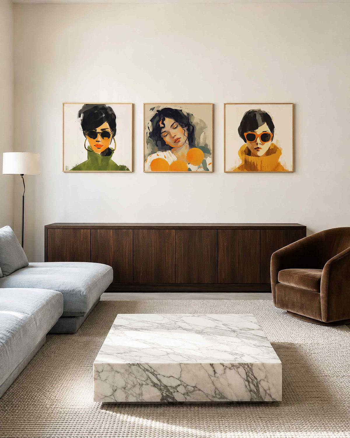 Interieurpresentatie van een driedelige vierkante posterset met kleurrijke portretten