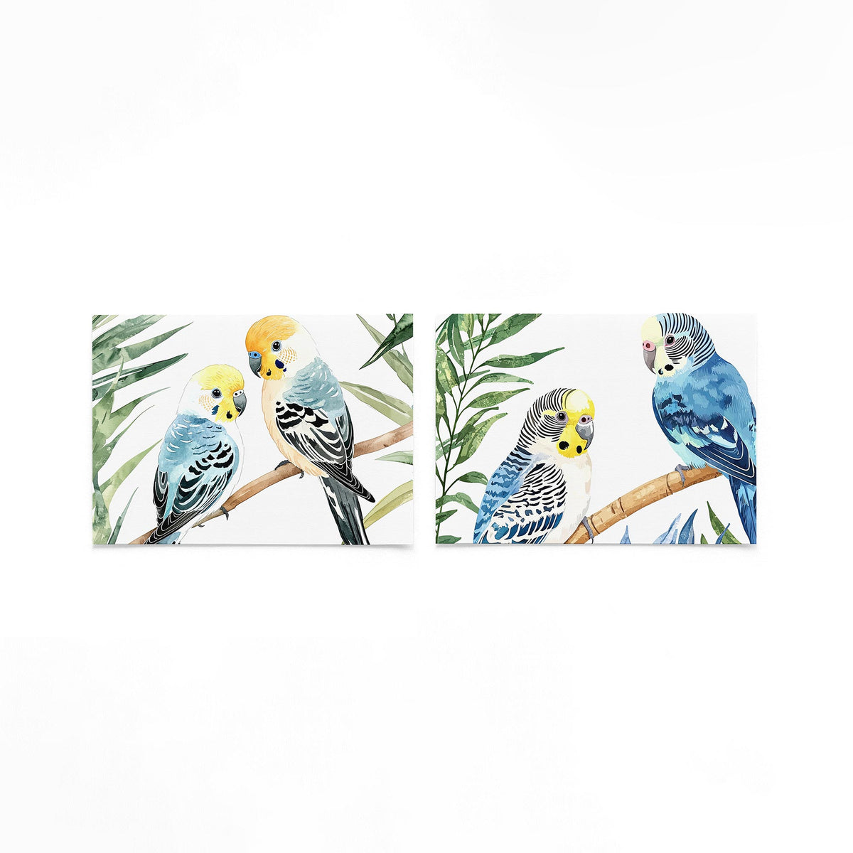 Twee liggende posters met twee kleurrijke vogels op een tak, omringd door groene bladeren op een gebroken witte achtergrond