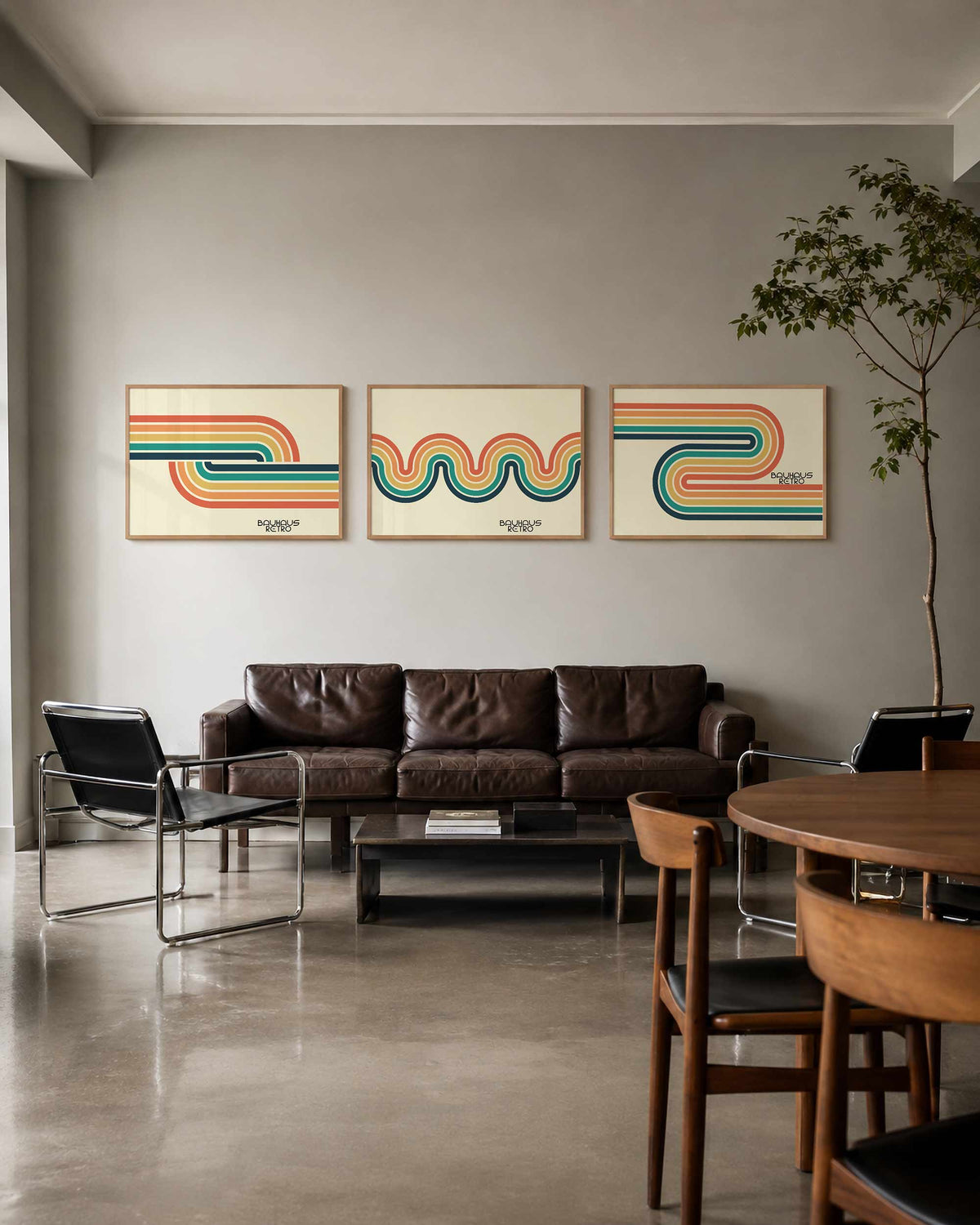 Interieurmockup van drieluik landscape-posterset met gebogen kleurenlint