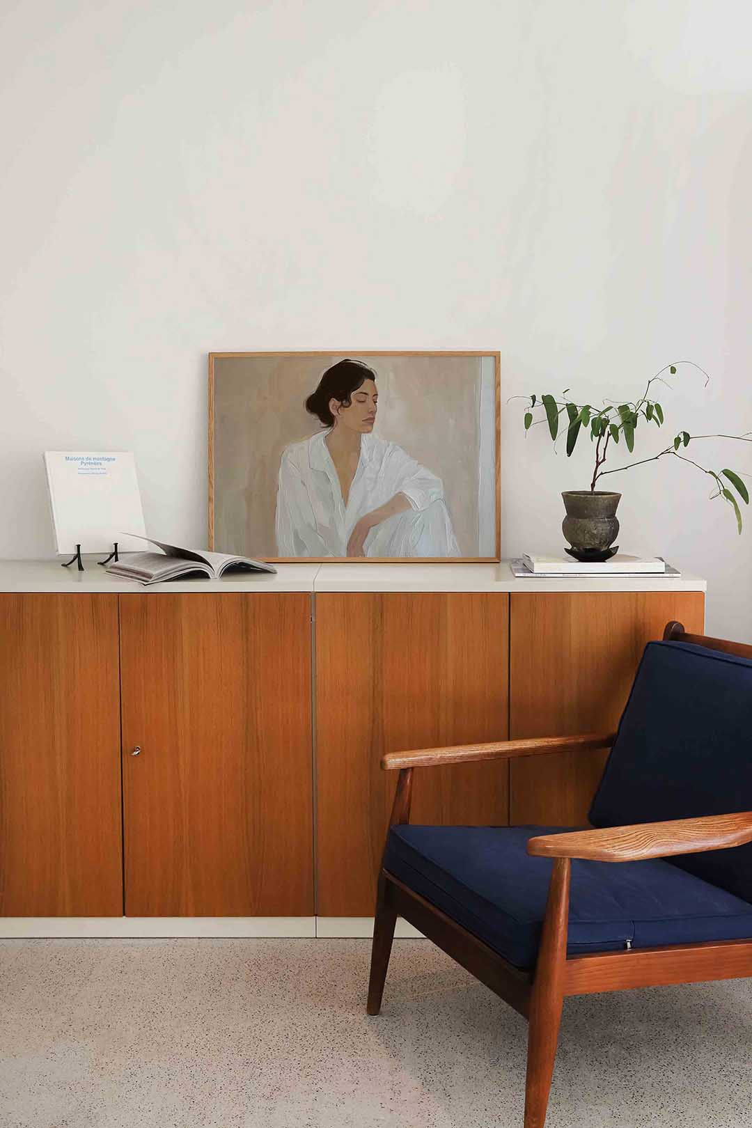 Vrouw in witte kleding Poster