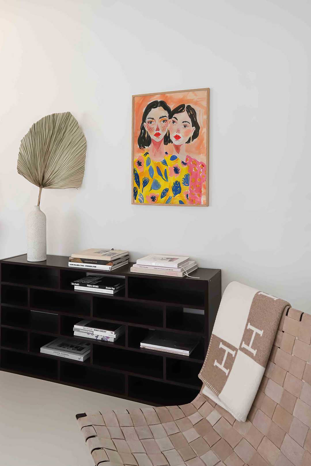 Twee vrouwen met kleurrijke kleding Poster