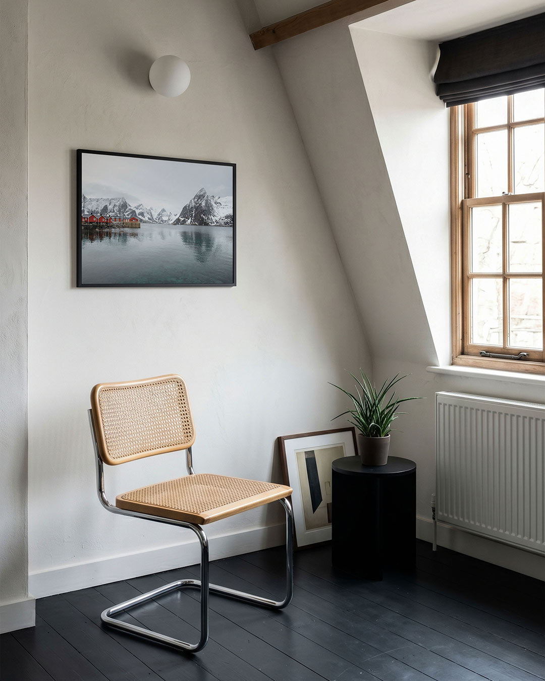 Bergen en rode huizen Poster