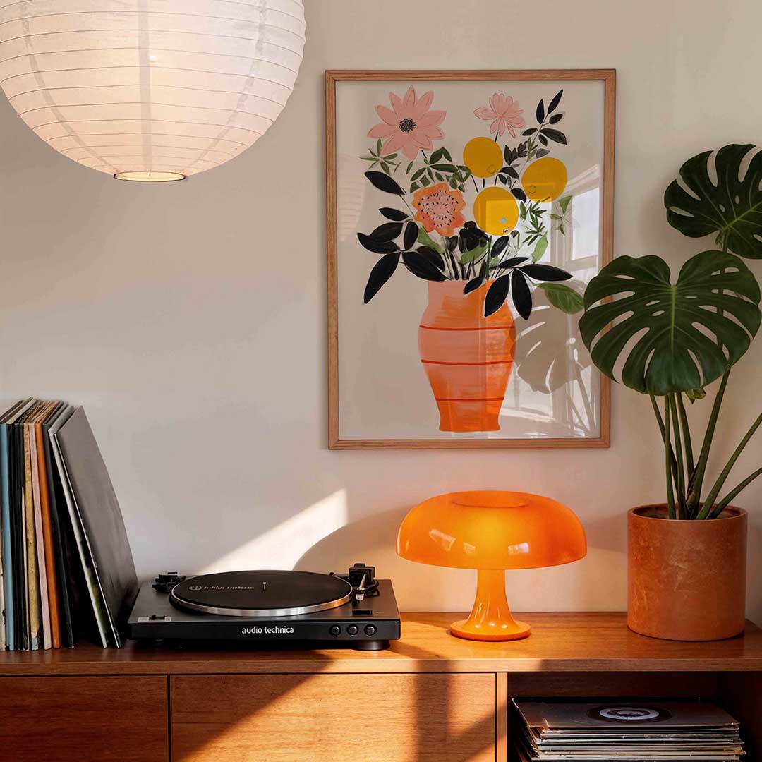Bloemen in oranje vaas Poster