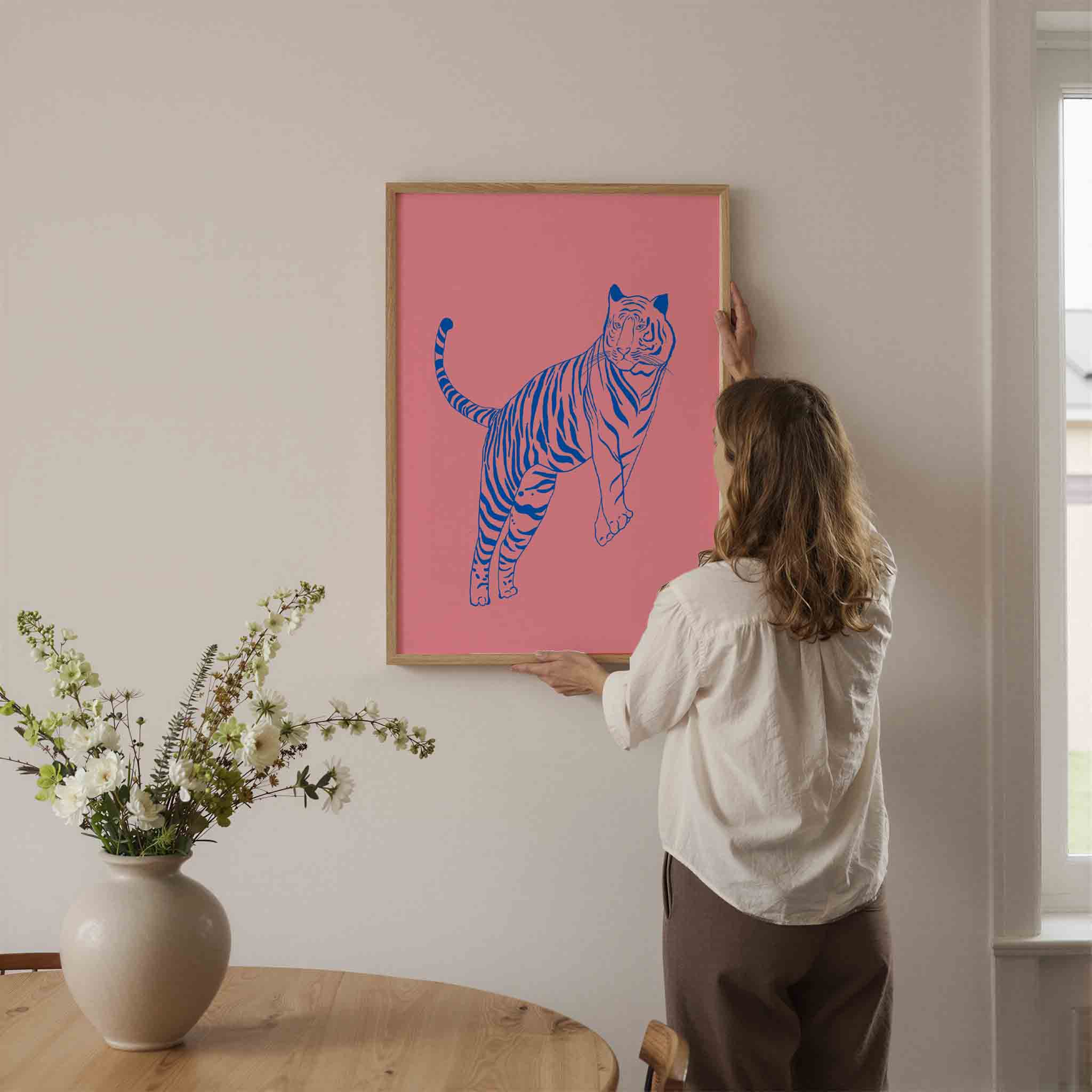 Tijger op roze achtergrond Poster